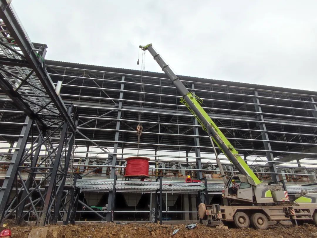 陽新項(xiàng)目E2F電氣室車間一次性送電成功(圖2) 圖片