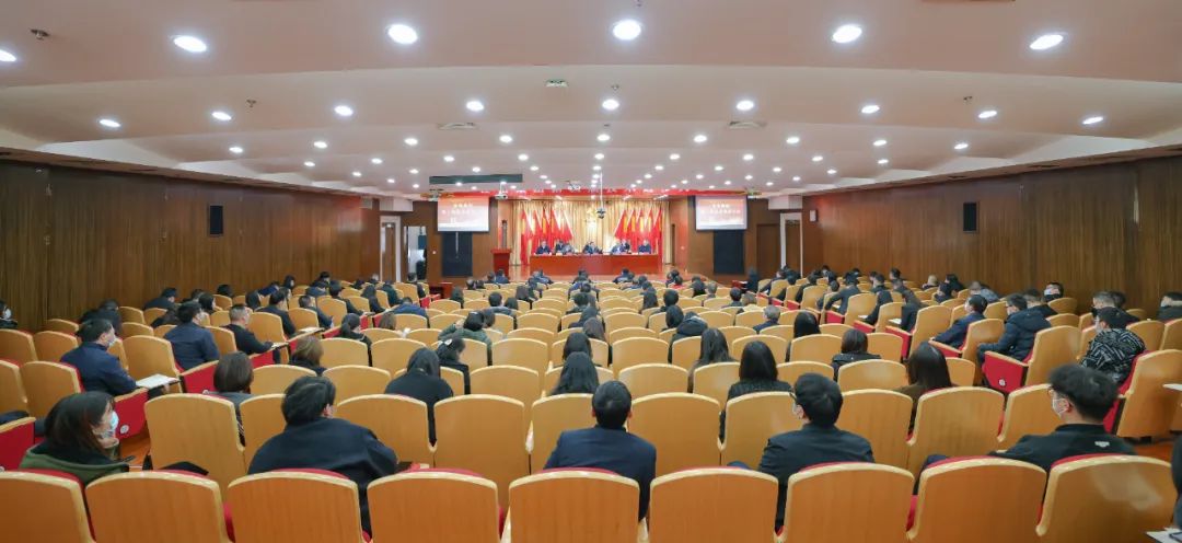 宜化集團(tuán)隆重召開第三屆技術(shù)進(jìn)步大會(圖2) 宜化集團(tuán)隆重召開第三屆技術(shù)進(jìn)步大會(圖2)