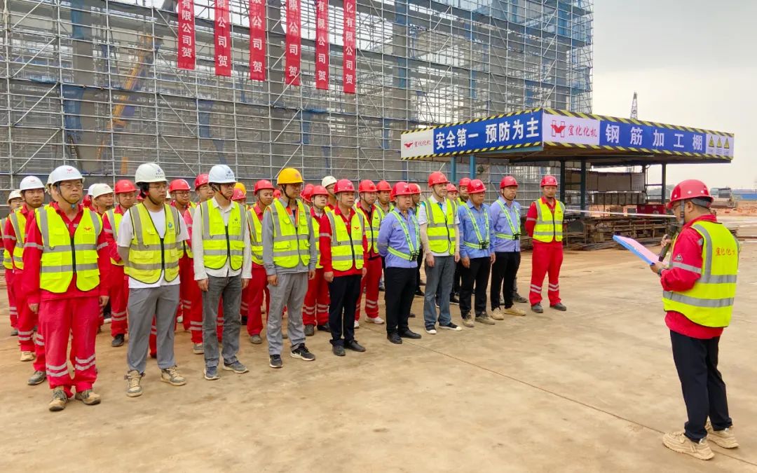 楚星生態(tài)項(xiàng)目尿素庫(kù)順利封頂(圖4) 楚星生態(tài)項(xiàng)目尿素庫(kù)順利封頂(圖4)