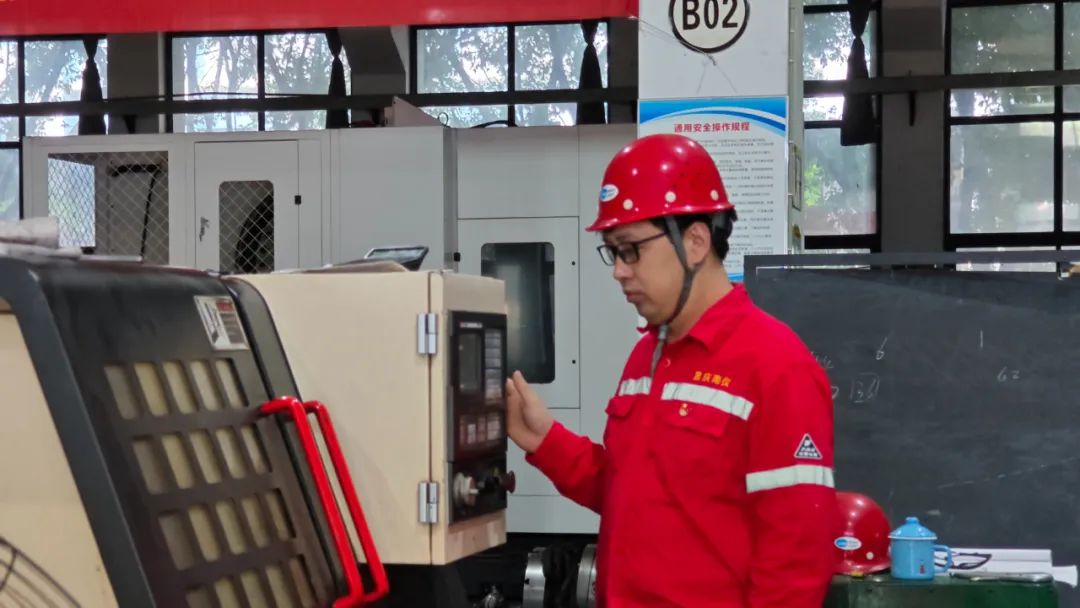 【風(fēng)采】重慶南儀陶強:扎根一線勇?lián)?dāng) 躬耕細(xì)作潤年華(圖3) 【風(fēng)采】重慶南儀陶強:扎根一線勇?lián)?dāng) 躬耕細(xì)作潤年華(圖3)