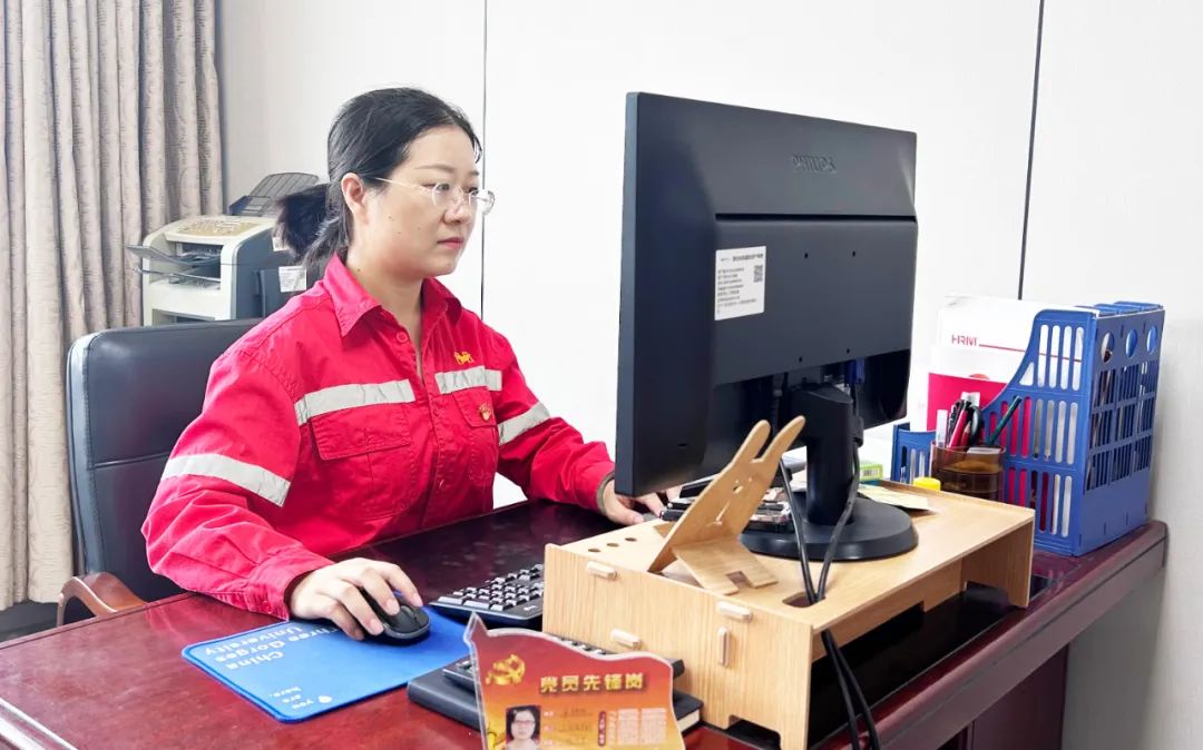 【宜化榜樣】化機公司牛艷嬌：恪盡職守勇?lián)?，廉潔自律揚清風(圖3)