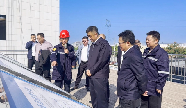 黑龍江省供銷合作社理事會(huì)主任趙勵(lì)軍、倍豐集團(tuán)董事長徐陽一行到訪宜化集團(tuán)(圖1)