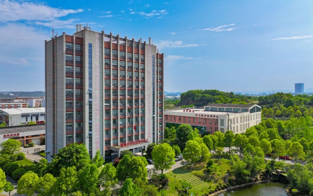 宜化集團(tuán)獲評(píng)國家級(jí)高技能人才培訓(xùn)基地(圖1) 宜化集團(tuán)獲評(píng)國家級(jí)高技能人才培訓(xùn)基地(圖1)