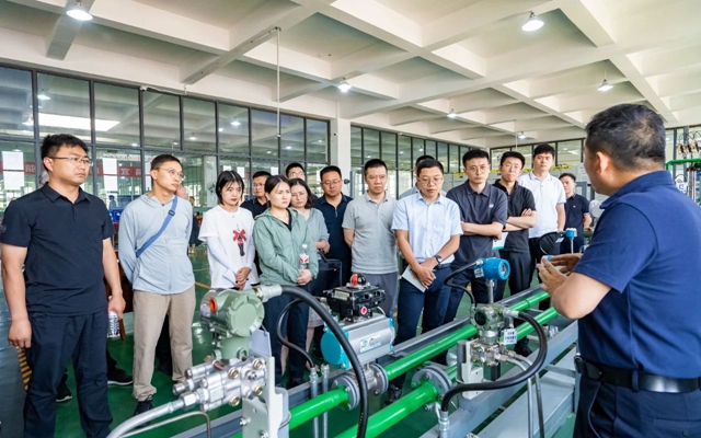 應(yīng)急管理人員齊聚宜化職業(yè)培訓(xùn)中心 共筑危化行業(yè)安全防線(圖1) 應(yīng)急管理人員齊聚宜化職業(yè)培訓(xùn)中心 共筑?;袠I(yè)安全防線(圖1)