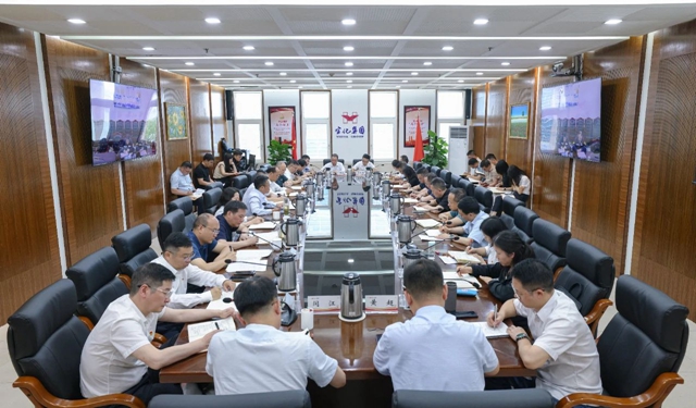 集團(tuán)黨委傳達(dá)學(xué)習(xí)中央通報精神和上級有關(guān)會議精神(圖1) 集團(tuán)黨委傳達(dá)學(xué)習(xí)中央通報精神和上級有關(guān)會議精神(圖1)