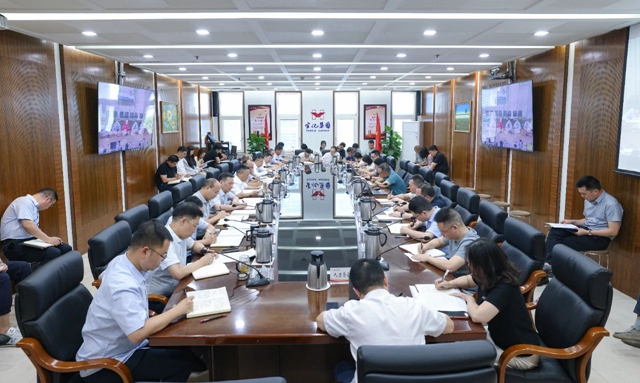 宜化集團(tuán)開(kāi)展深入貫徹中央八項(xiàng)規(guī)定精神學(xué)習(xí)教育讀書(shū)班第三次集體學(xué)習(xí)研討