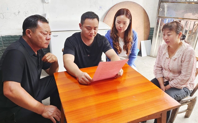 一封家書載安全!宜化礦業(yè)加強(qiáng)家企聯(lián)動(dòng)共護(hù)職工平安(圖1) 一封家書載安全!宜化礦業(yè)加強(qiáng)家企聯(lián)動(dòng)共護(hù)職工平安(圖1)